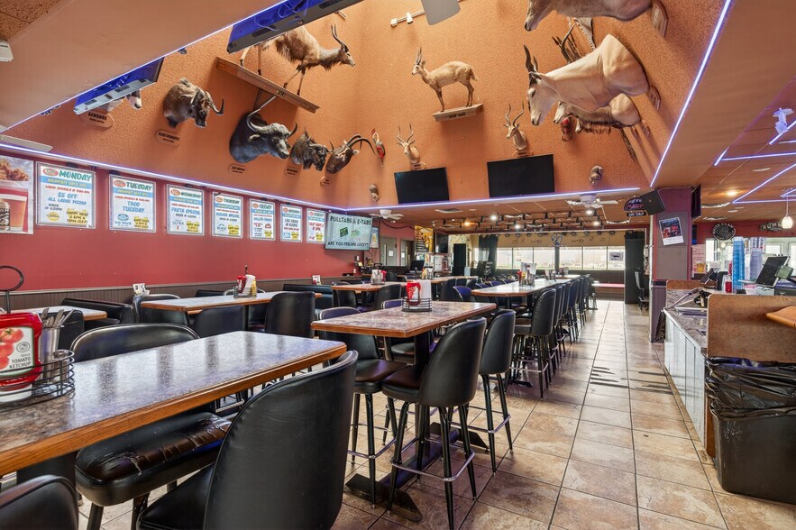 More Photos Of 17646 NE Central Ave, Ham Lake Restaurant For Sale