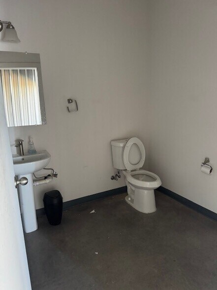 More Photos Of 320 N Ridge Rd, Marble Falls Unknown For Lease