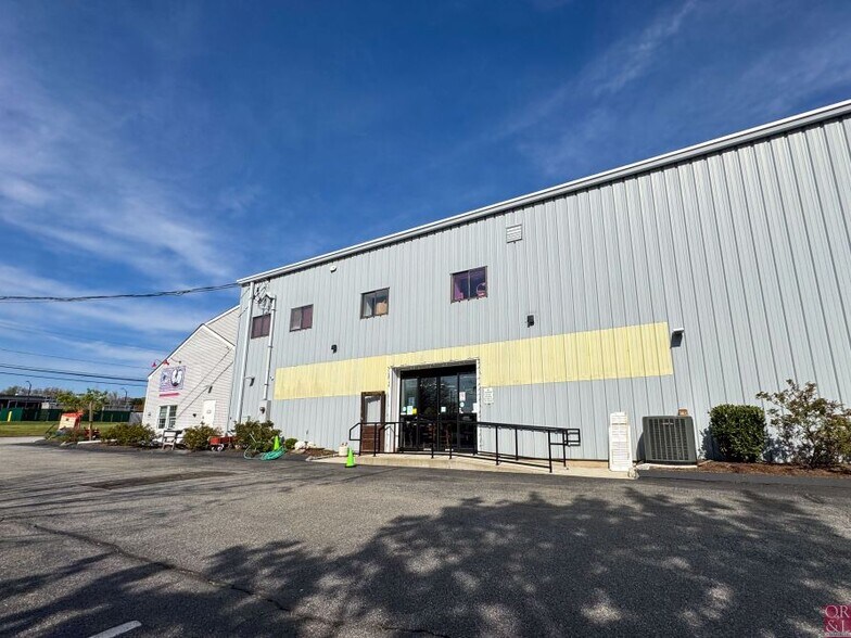 More Photos Of 588 Boston Post Rd, Guilford Freestanding For Lease