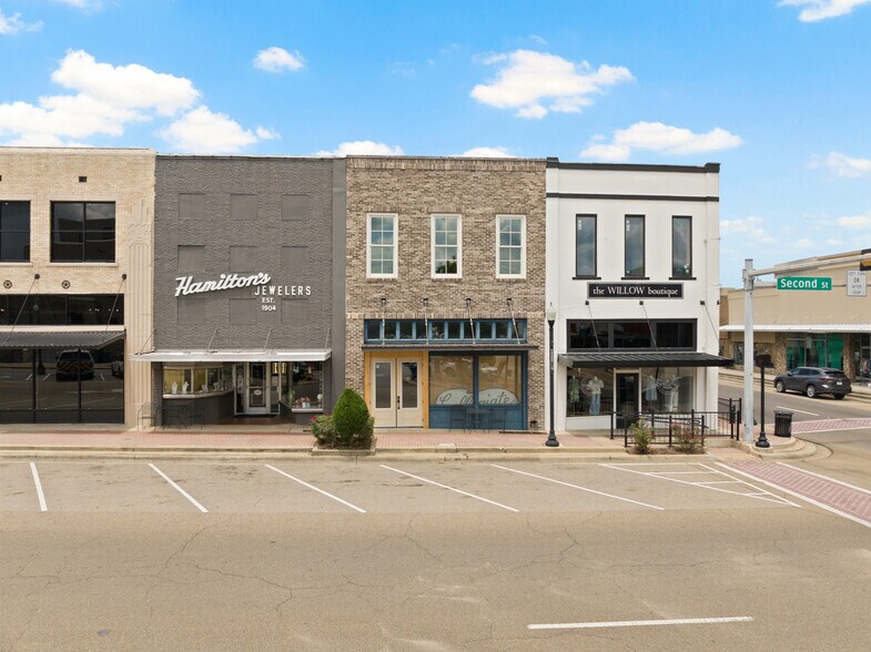 More Photos Of 209 N Jefferson Ave, Mount Pleasant Storefront For Sale