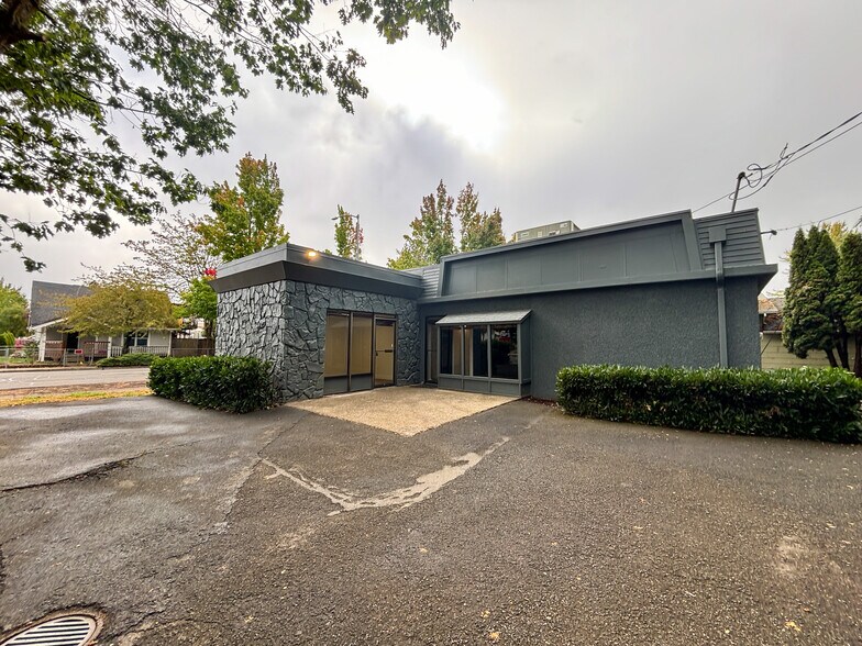 More Photos Of 2185 Liberty St NE, Salem Medical For Lease