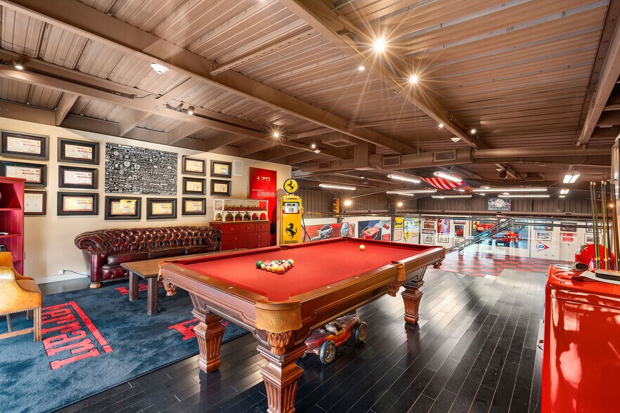 More Photos Of 2134 S Sepulveda Blvd, Los Angeles Showroom For Sale