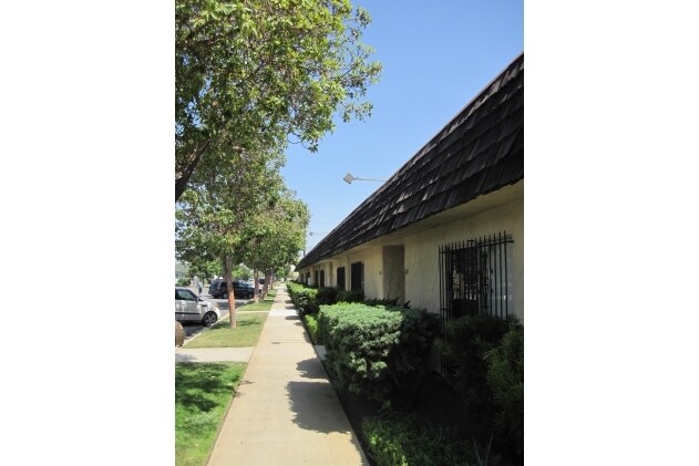 More Photos Of 1601-1635 Hoover Ave, National City Warehouse For Lease