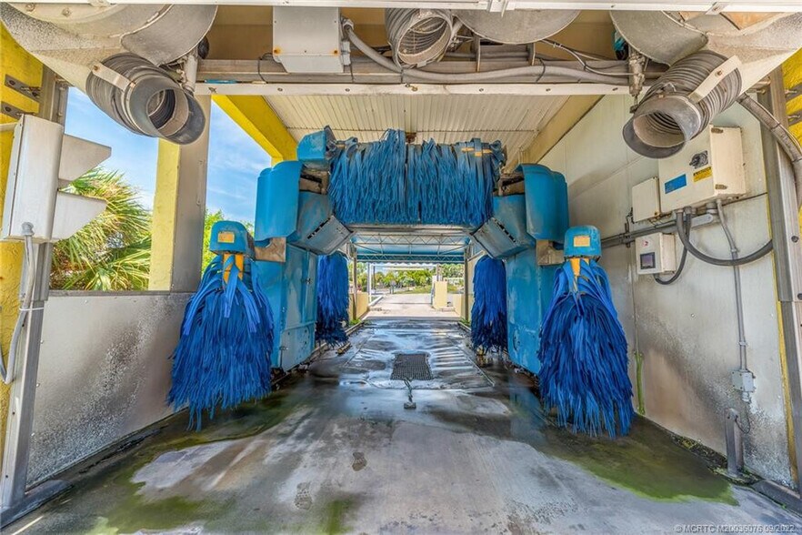 More Photos Of 1630 NE Jensen Beach Blvd, Jensen Beach Carwash For Sale