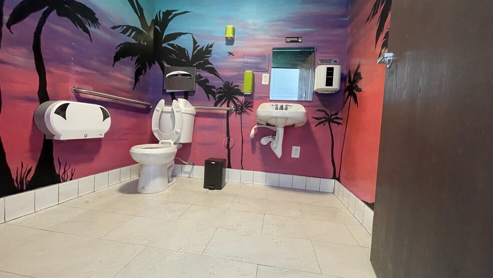 More Photos Of 546 W Compton Blvd, Compton Restaurant For Sale