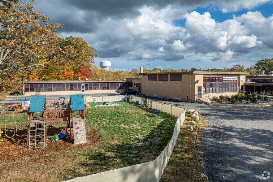 More Photos Of 740 Colonel Ledyard Hwy, Ledyard Storefront Retail Residential For Lease