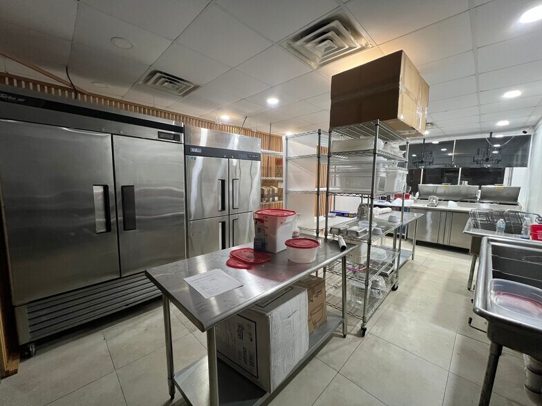 More Photos Of 2210-2220 NE 123rd St, Miami Restaurant For Lease