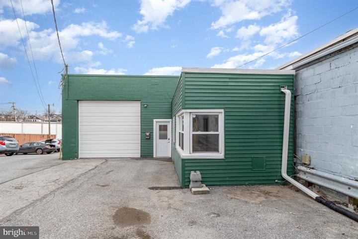 More Photos Of 1880 W Market St, York Storefront Retail Office For Sale