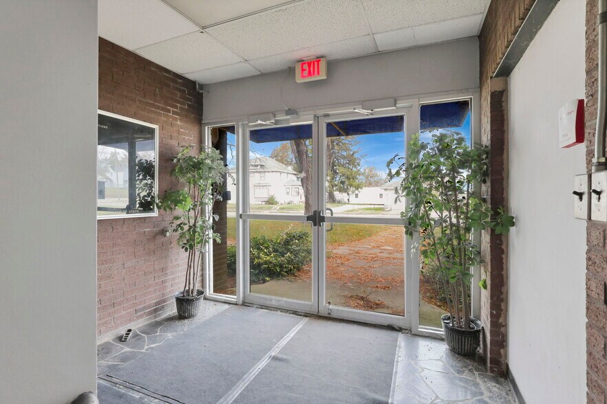 More Photos Of 300 E Auburn Ave, Springfield Office For Sale