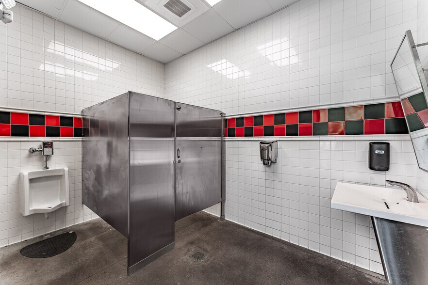 More Photos Of 4280 W Martin Luther King Blvd, Fayetteville Restaurant For Sale