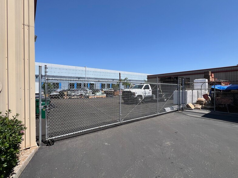 More Photos Of 1351 E Pine St, Lodi Warehouse For Lease