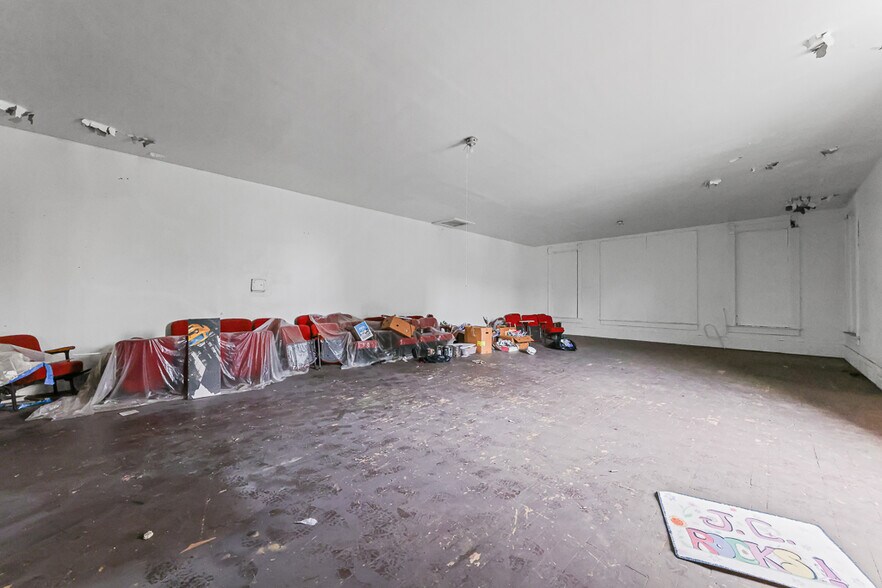 More Photos Of 361 E Main St, Alliance Storefront Retail Office For Sale