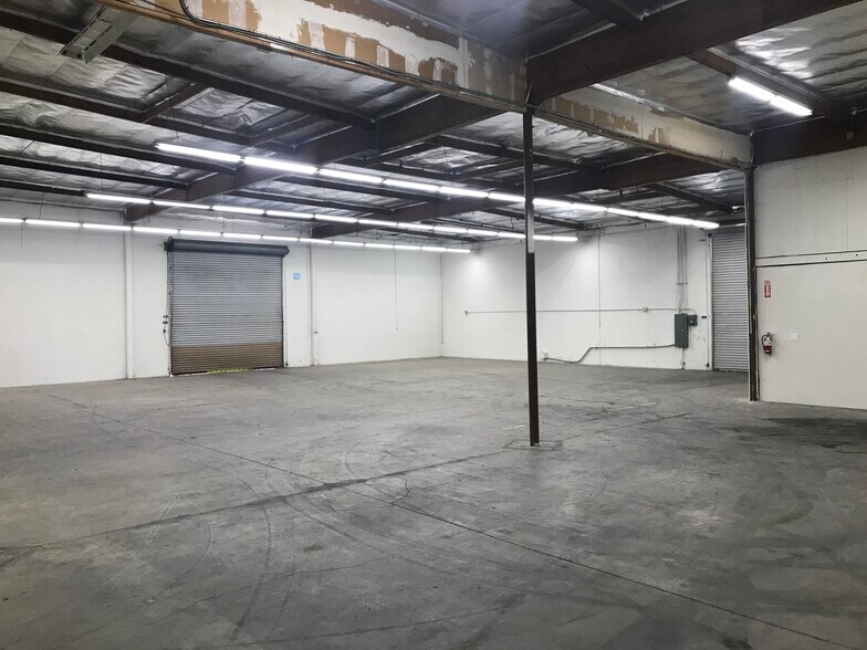 More Photos Of 5160 Mercury Pt, San Diego Light Manufacturing For Lease