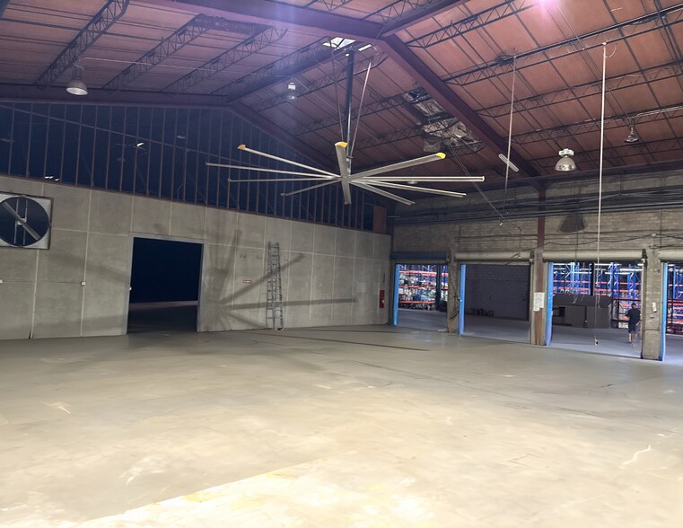 More Photos Of 260 S Hibbert St, Mesa Warehouse For Lease