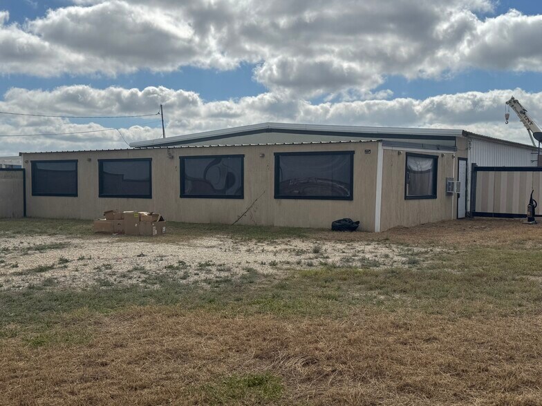 Primary Photo Of 14550 E Interstate 10, Marion Flex For Sale