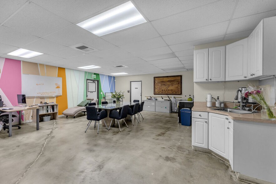 More Photos Of 81500 Industrial Pl, Indio Warehouse For Sale
