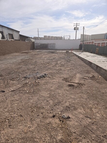 More Photos Of 1601 Athol Ave, Henderson Self Storage For Lease