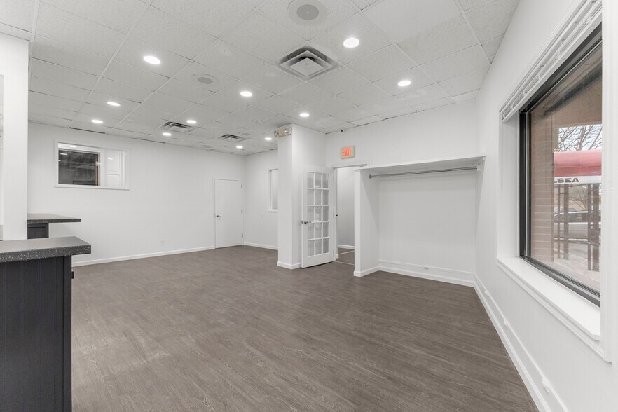 More Photos Of 2919 First St, Wyandotte General Retail For Lease