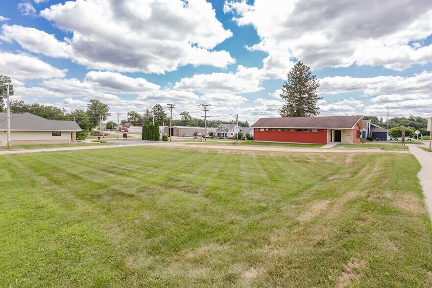 More Photos Of 506 Main St, Hollandale Office For Sale
