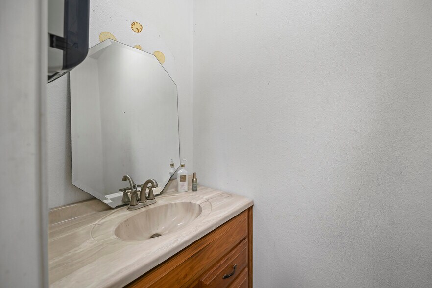 More Photos Of 20204 Schiel Rd, Cypress Warehouse For Sale
