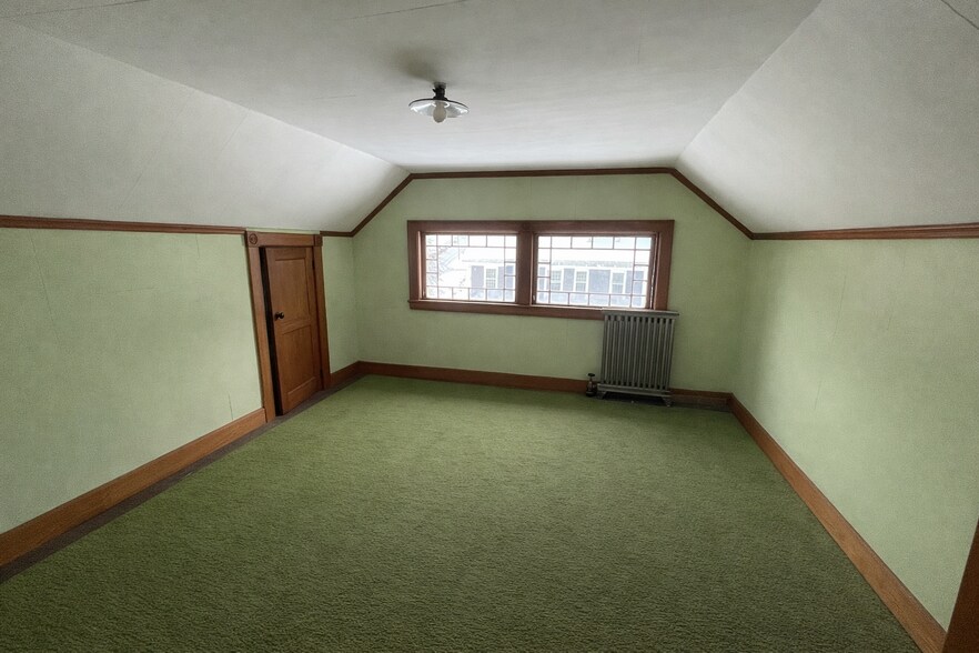 More Photos Of 8 W High St, East Hampton Office For Sale