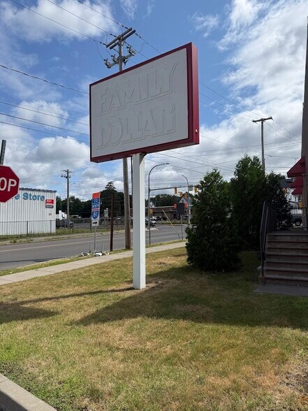 More Photos Of 2826 S Salina St, Syracuse Freestanding For Lease