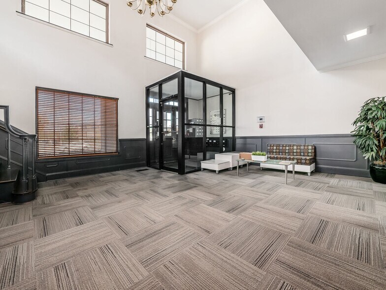 More Photos Of 1015 E Broad St, Columbus Coworking Space