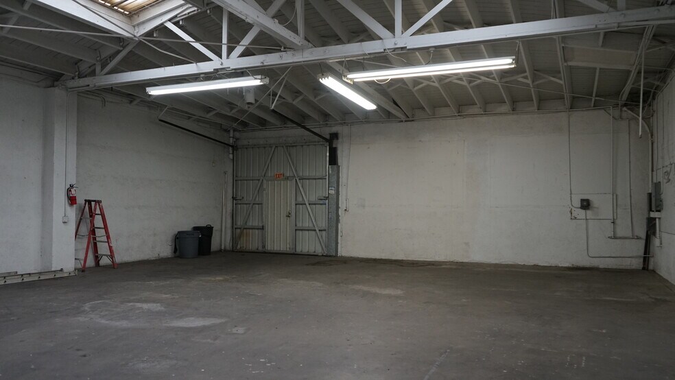 More Photos Of 4450 E Washington Blvd, Commerce Manufacturing For Lease