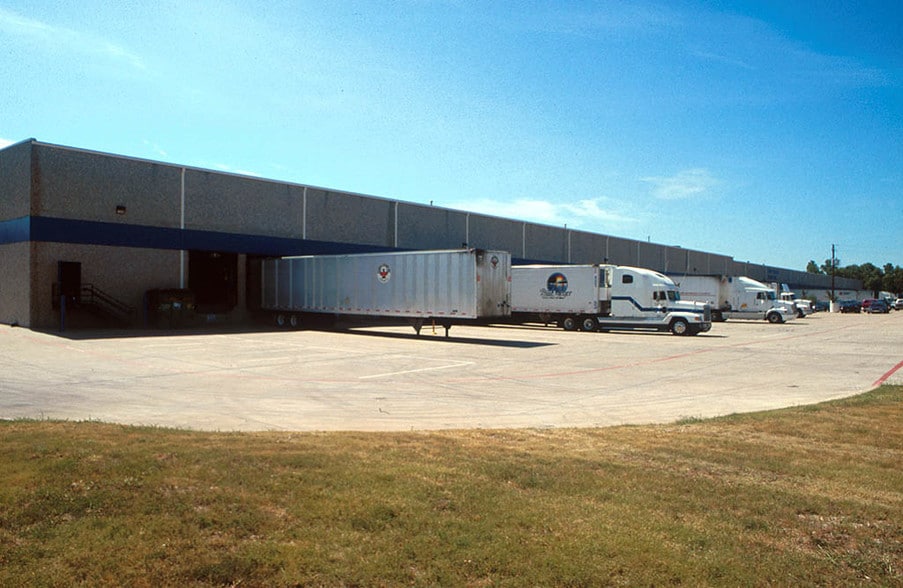 More Photos Of 4884 Duncanville Rd, Dallas Warehouse For Lease