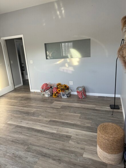 More Photos Of 10 Broadway, Trumbull General Retail For Lease