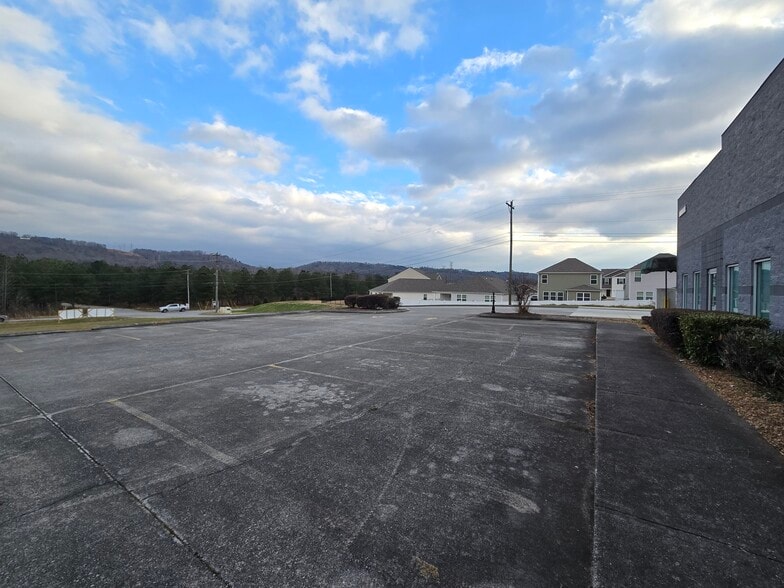 More Photos Of 19 Hannah Way, Rossville Warehouse For Lease