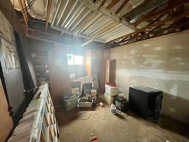 More Photos Of 1709-1713 E 7th St, Atlantic General Retail For Sale