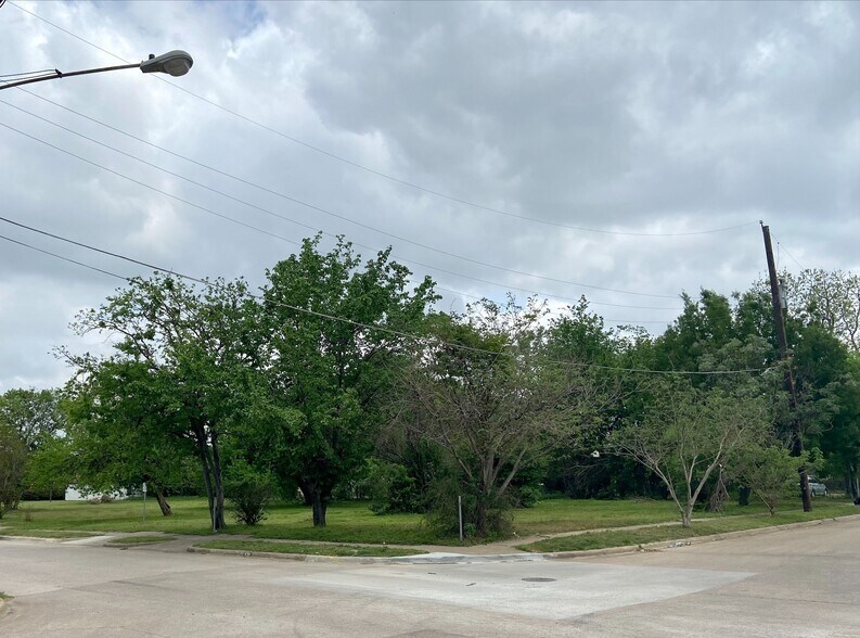 More Photos Of 838 McBroom St, Dallas Land For Sale
