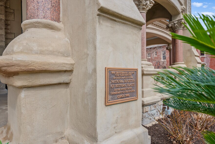 More Photos Of 809 Hall St, Saint Joseph Hospitality For Sale