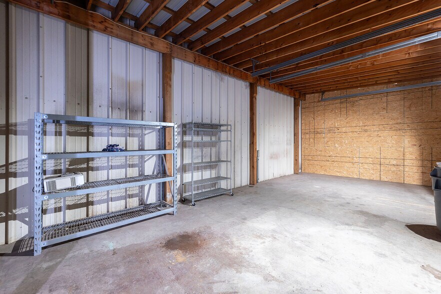 More Photos Of 12 A Cattlemans Ln, Berryville Warehouse For Lease