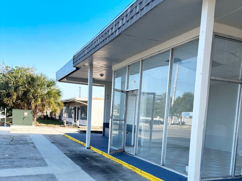 More Photos Of 1700 N Harbor City Blvd, Melbourne Auto Repair For Sale