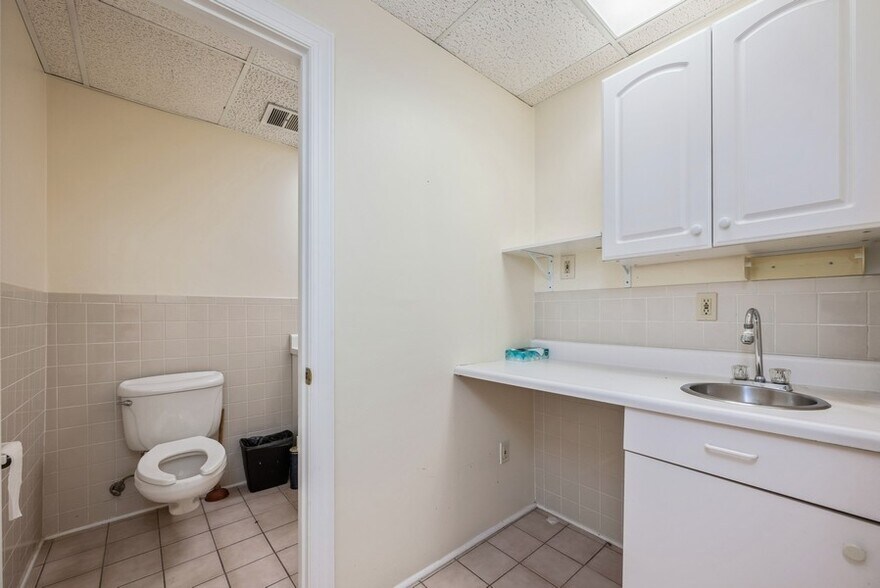 More Photos Of 674 US Highway 202, Bridgewater Medical For Sale