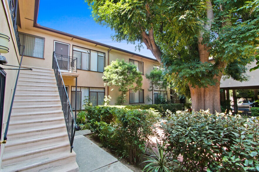 More Photos Of 1118 S Fairfax Ave, Los Angeles Apartments For Sale