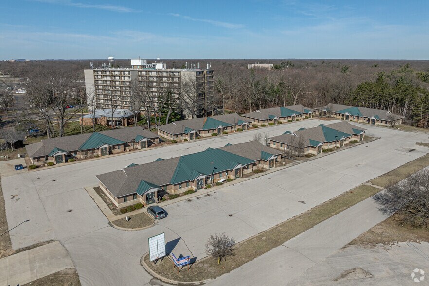 More Photos Of 957 Brookhaven Ct, Muskegon Office For Sale