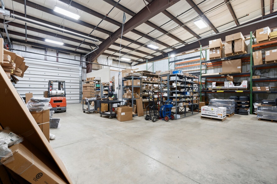 More Photos Of 7707 Henry Clay Blvd, Liverpool Warehouse For Lease
