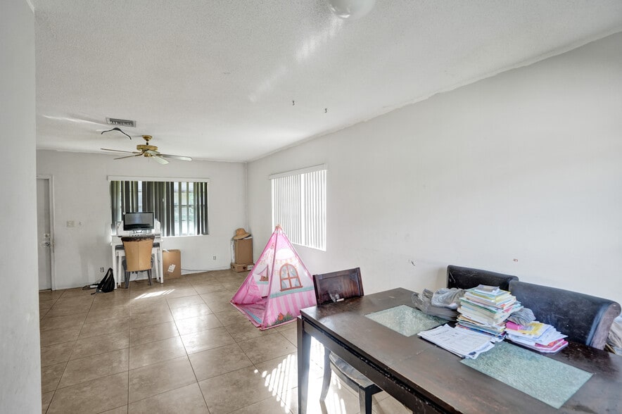 More Photos Of 5706-5708 Lincoln St, Hollywood Multifamily For Sale