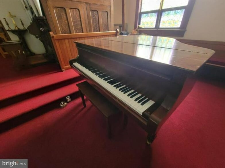 More Photos Of 120 W 4th St, Mount Carmel Religious Facility For Sale