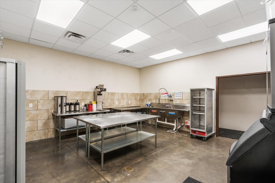 More Photos Of 7700 Glen Rose Hwy, Granbury Lodge Meeting Hall For Sale