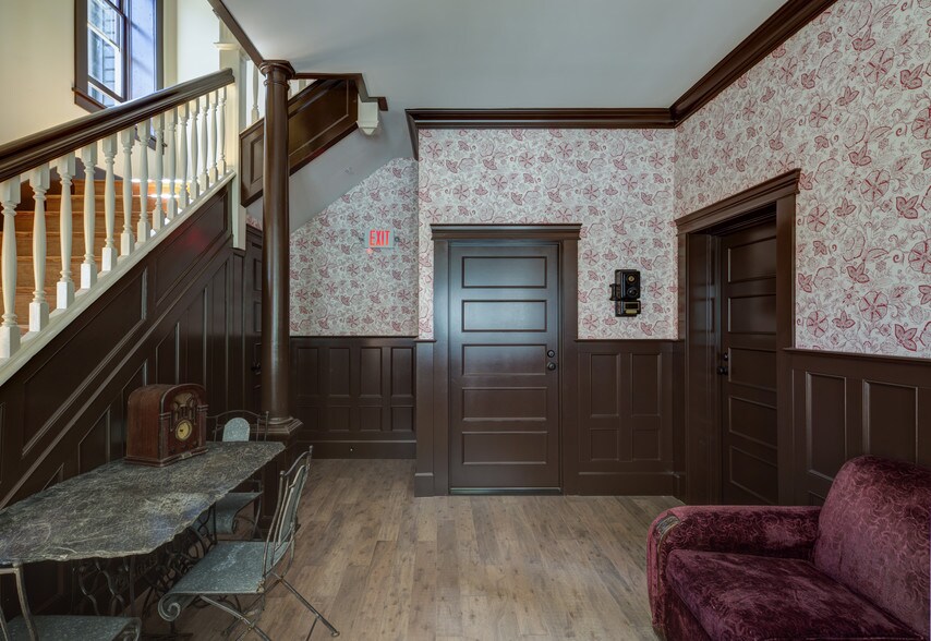 More Photos Of 1634 NW Everett St, Portland Apartments For Sale