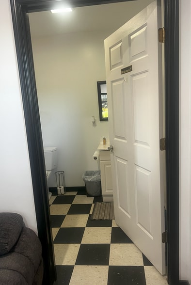 More Photos Of 204 2nd St NE, Burkeville Auto Repair For Sale