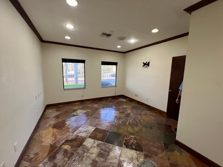 More Photos Of 32502 US Highway 19 N, Palm Harbor Medical For Lease