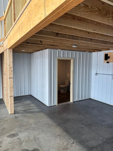 More Photos Of 15195 Boulder Ct, Rosemount Self Storage For Lease