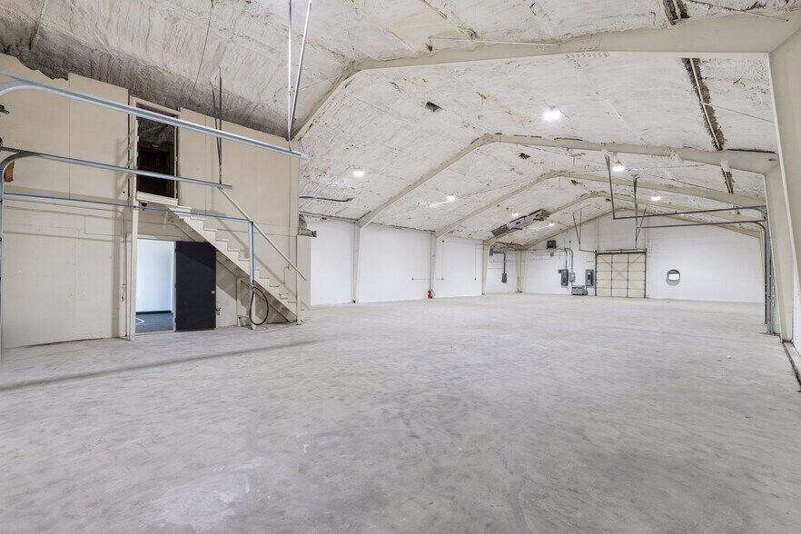 More Photos Of 3623-3625 E Vickery Blvd, Fort Worth Warehouse For Sale