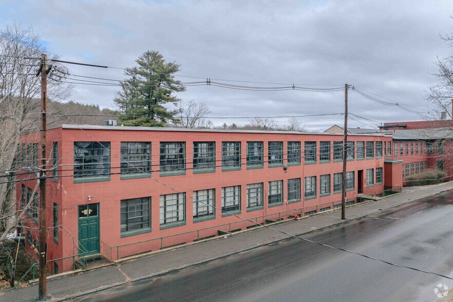 More Photos Of 17 Leominster Rd, Shirley Warehouse For Lease