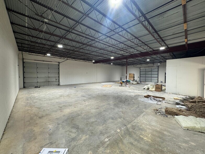 More Photos Of 8539 NE Loop 410, San Antonio Service For Lease